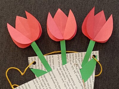 Výtvarná dílna - Přání s tulipány pro maminky k svátku 