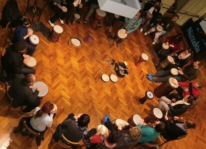 Přednáška - Drum Circle: bubnování v kruhu pro dospělé