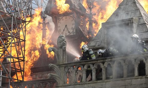 Film - Notre-Dame v plamenech