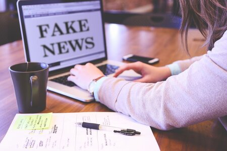 Setkání - Jak nenaletět Fake news?