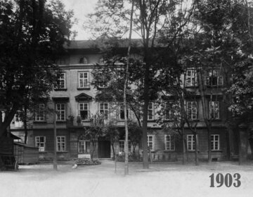 Původní budova na Mariánském náměstí, sídlo Městské knihovny od roku 1903