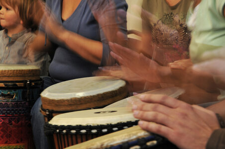 Přednáška - Drum Circle: bubnování v kruhu pro rodiny s dětmi