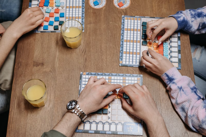 Deskovky pro dospěláky: únor 2026