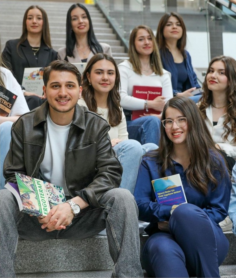 Rozhledna: duben 2026