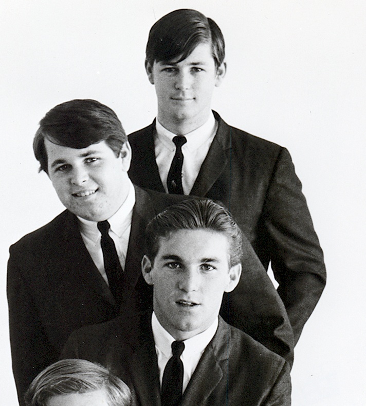 Brian Wilson (nahoře) se svými bratry