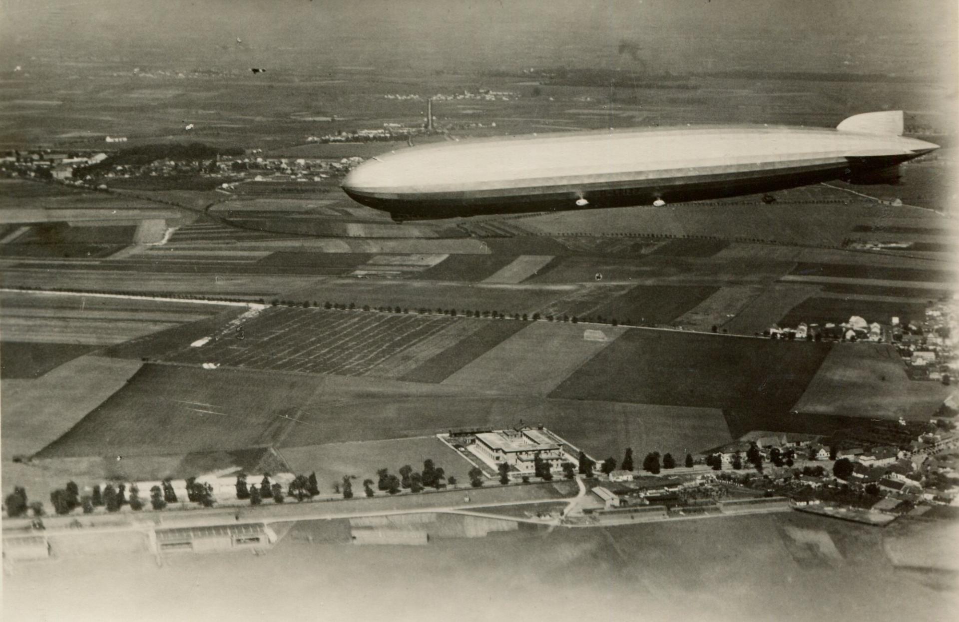 První vzducholoď nad Prahou