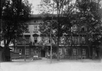 Stará budova Městské knihovny ve Valentinské ulici počátkem 20. století