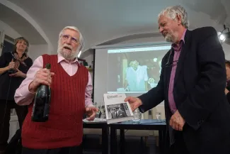 Bratr Ivan Havel křtí knihu Václav Havel a film spolu s editorem a autorem Janem Bernardem, autor fotky Ondřej Němec