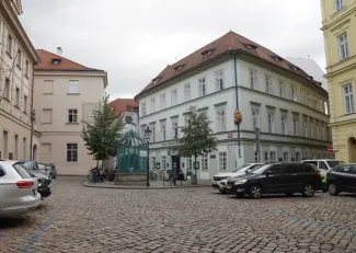 Divadlo Na Zábradlí a kostel sv. Anny_Štěpán Havlíček_01