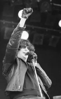 Joey Ramone naživo, Wikimedia Commons. 