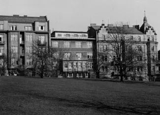 Laichterův dům v Chopinově ulici (na obrázku uprostřed) – dobové foto